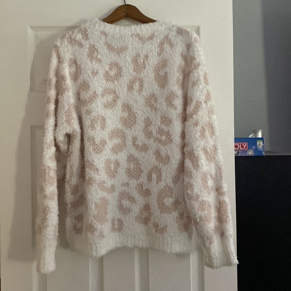 Two piece set fuzzy sweater and shorts by POL. I104 - Picture 2 of 7